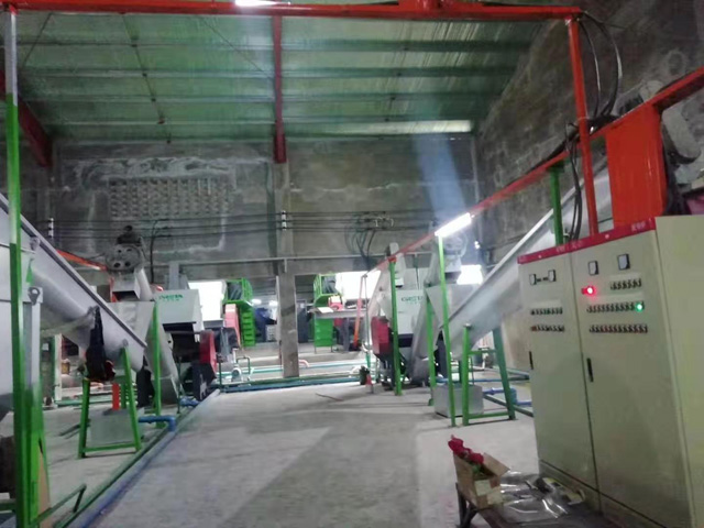 大型PET礦泉水瓶篩選、預(yù)洗、破碎、清洗 熱堿酸洗回收第二套大型生產(chǎn)線(POY級）